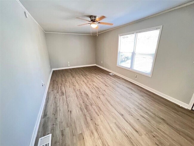 Building Photo - 413 W Highland Ave