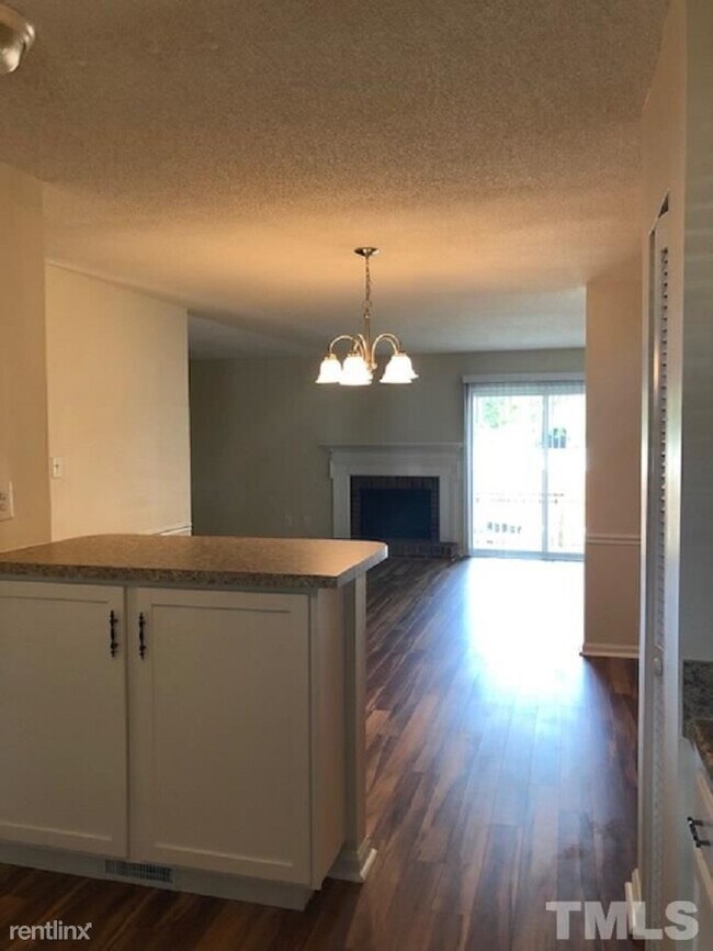 Building Photo - 3 br, 2.5 bath House - 5484 Pine Top Cir
