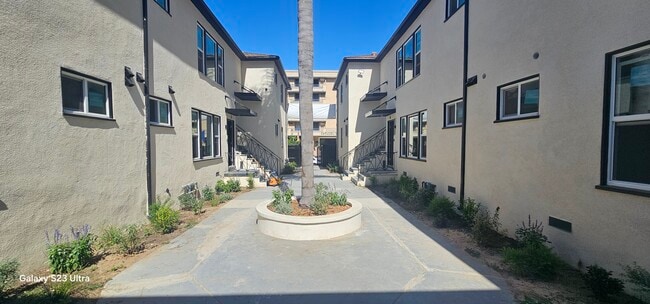 Building Photo - 537 S Catalina St