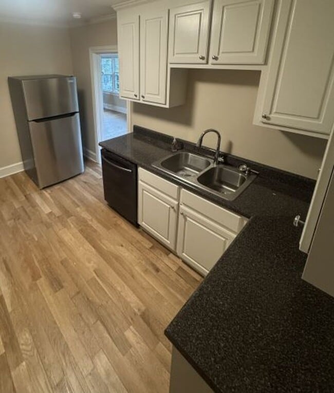 Building Photo - Charming Updated Arts & Crafts Bungalow in the Heart of Greer, SC