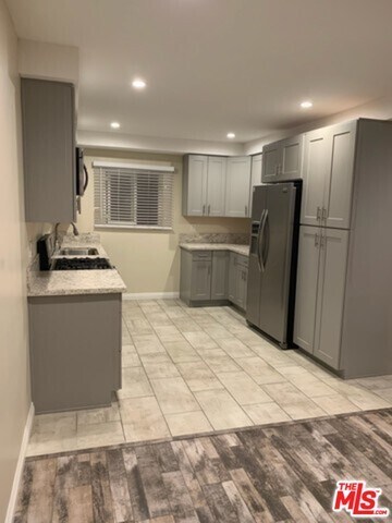 Foto del edificio - 755 W 30th St