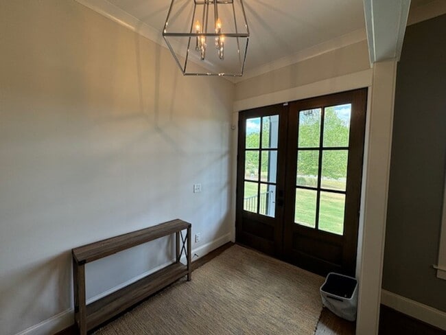 Building Photo - Lightly Furnished 4BR, 4BA Chapel Hill Hom...