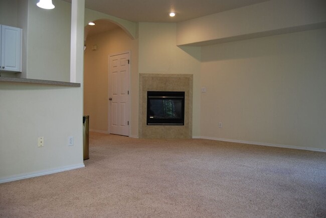 Foto del edificio - Lovely 3 Bed 2.5 Bath Townhome w/ a back D...