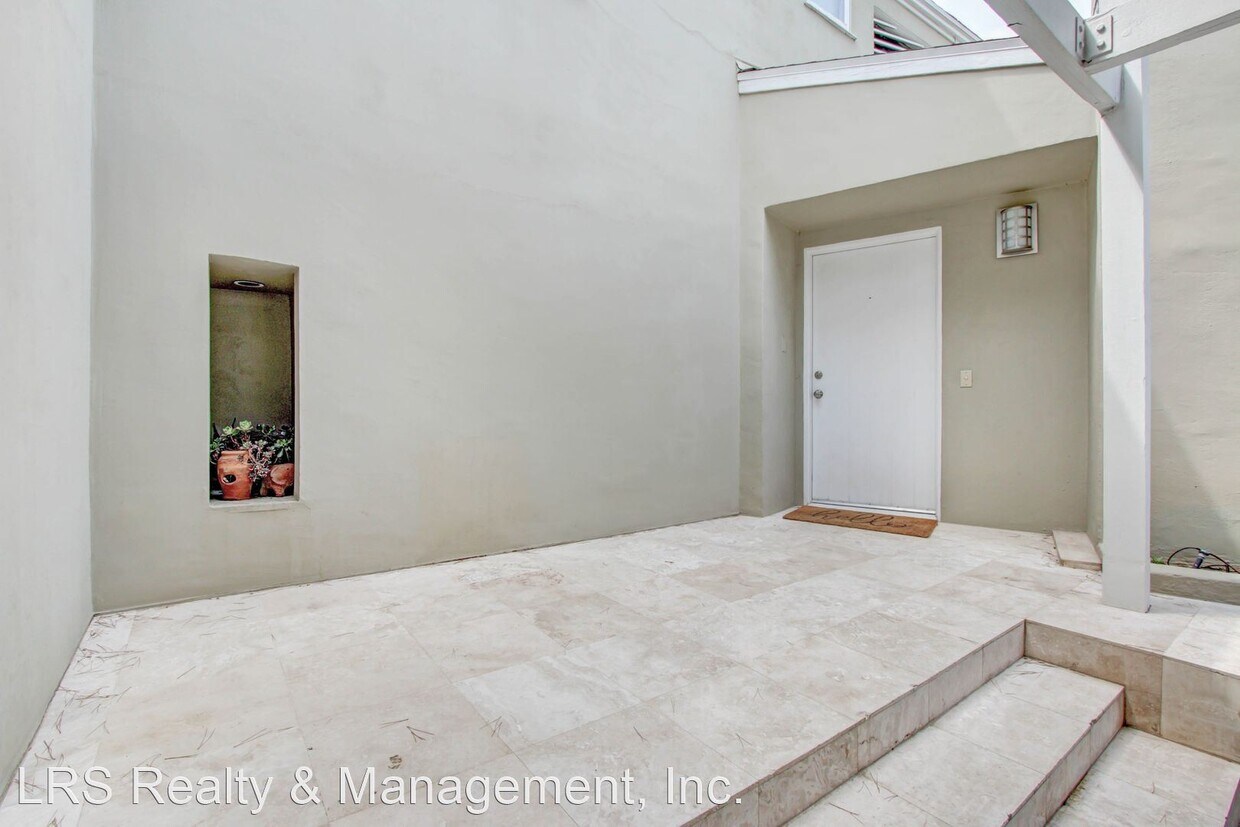 Primary Photo - 2 br, 2.5 bath House - 8326 Grand View Dr.