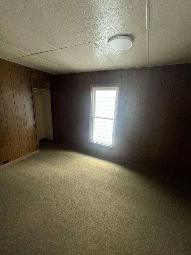 Building Photo - 820 Hess Ave