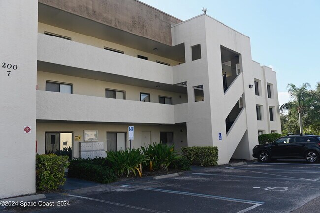Foto del edificio - 200 International Dr