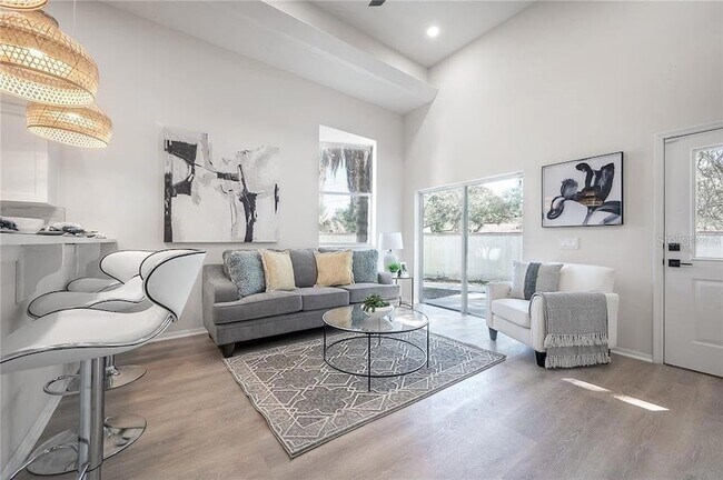 Building Photo - 9417 Citrus Glen Pl