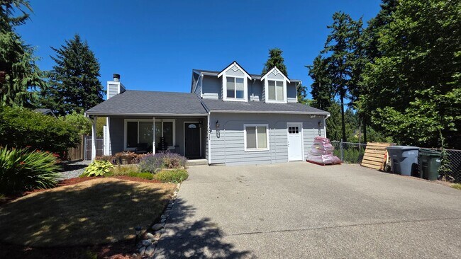 Building Photo - Heart of Puyallup Stunner, a Must See!