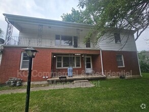 Building Photo - 800 E 75th Terrace