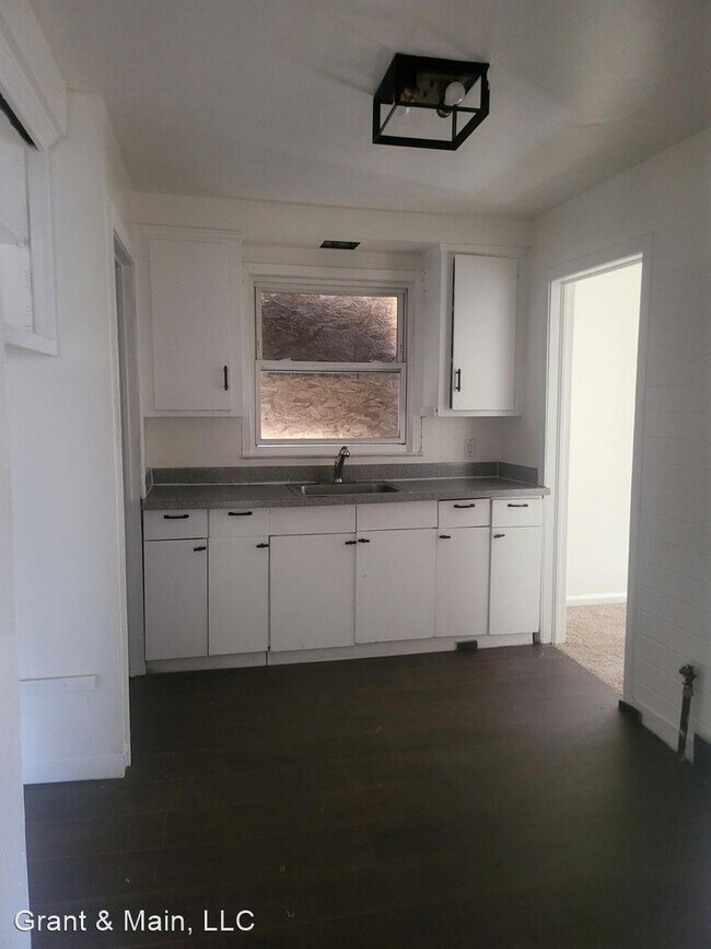 Building Photo - 3 br, 1 bath House - 12245 Fielding St.