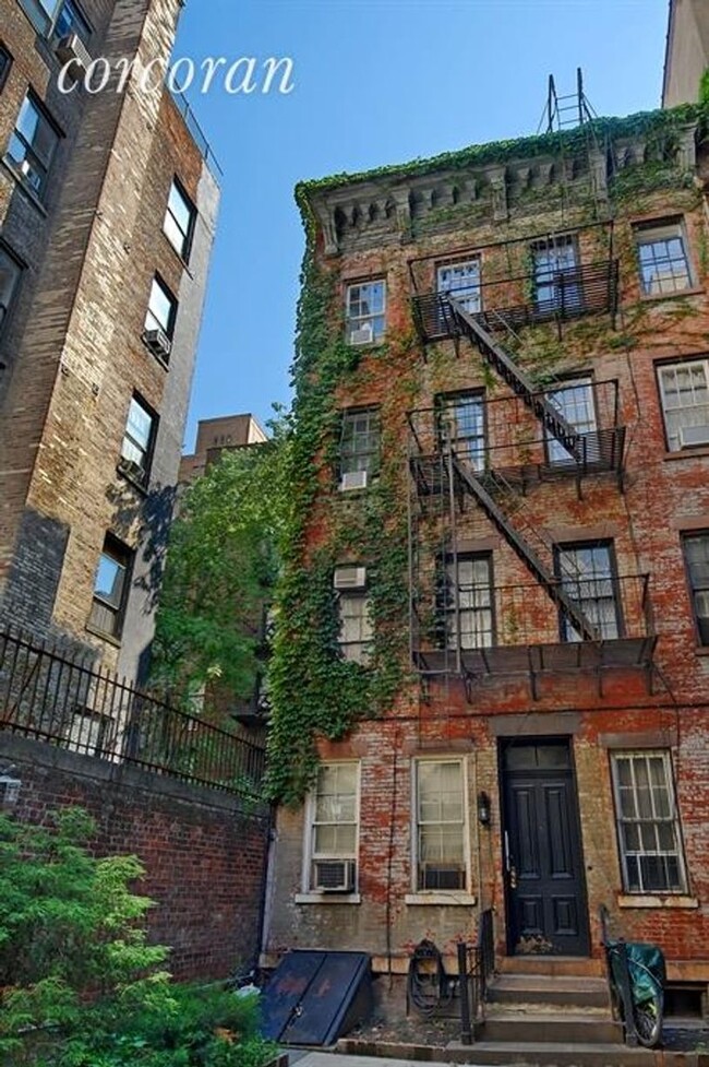 Foto del edificio - 212 W 16th St