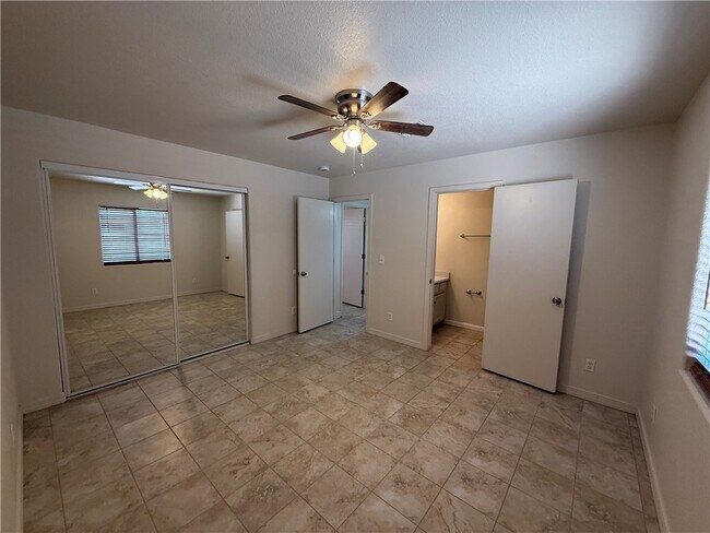 Foto del edificio - 2539 Ashfork Ave