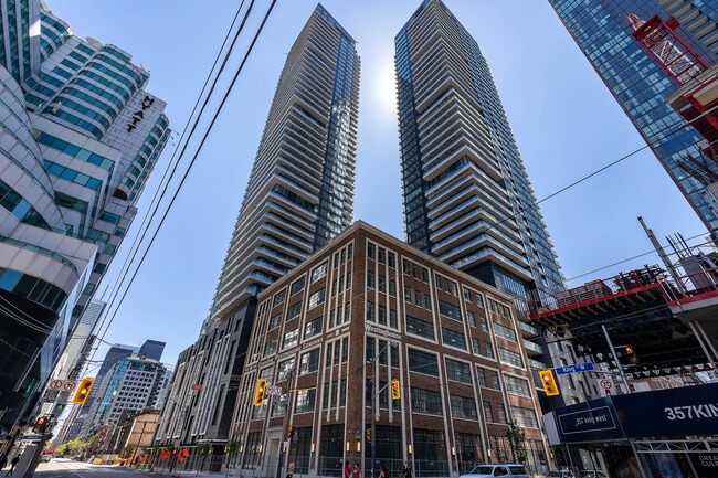Building Photo - 125 Blue Jays Way