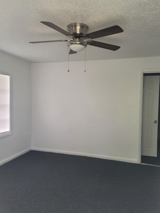 Building Photo - 506 E Spring St