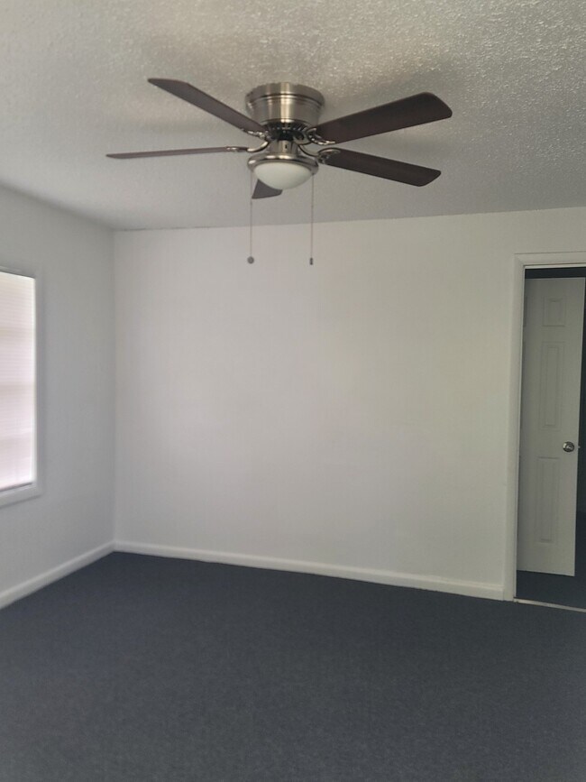 Foto del edificio - 506 E Spring St