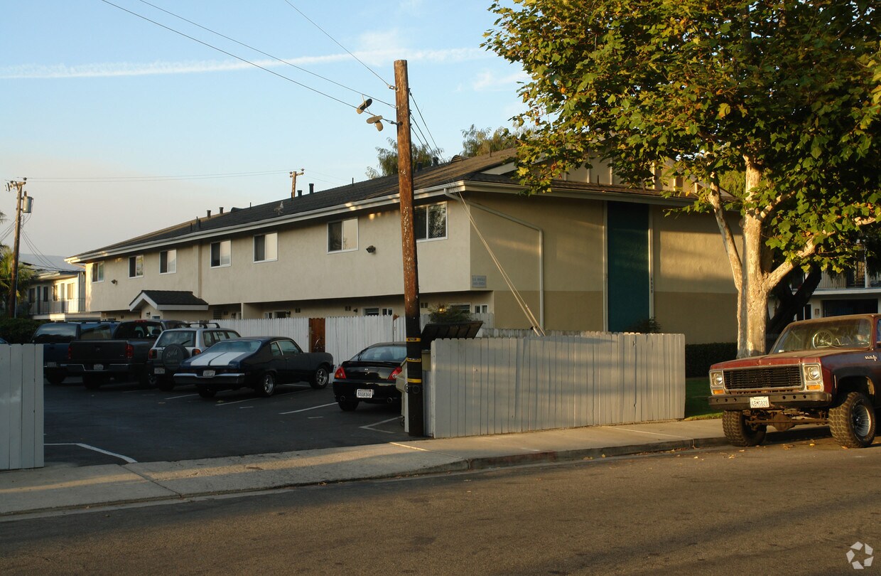 Building Photo - 6608 Madrid Rd