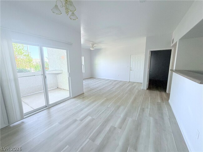 Foto del edificio - 7255 W Sunset Rd