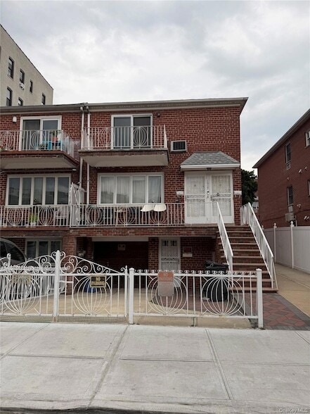 Building Photo - 1927 84th St
