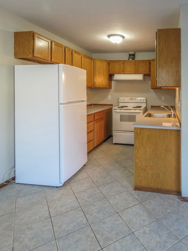 Building Photo - 205 3rd St