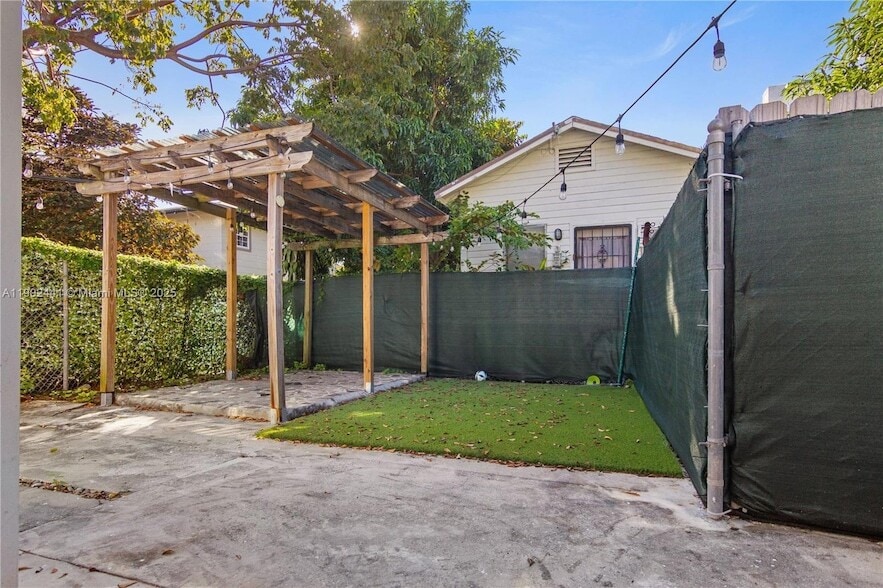 Foto principal - 218 SW 6th Ave