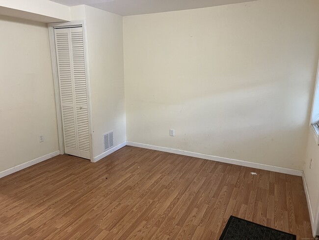 Building Photo - 539 Howe Ave