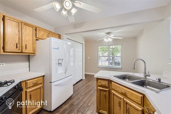 Foto del edificio - 4102 Brenton Dr