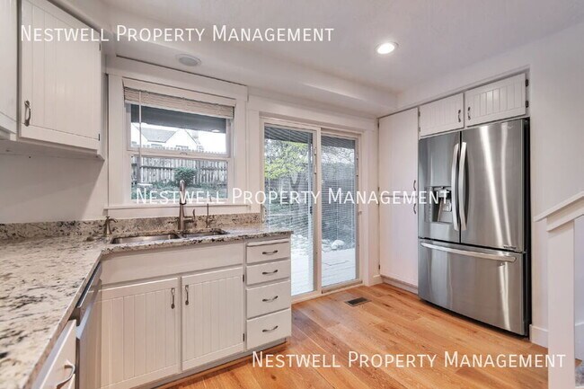 Building Photo - 3656 E Summerhill Dr