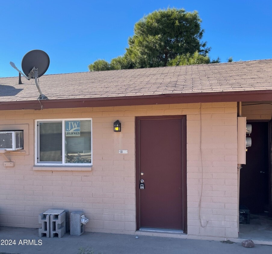 Primary Photo - 6407 E Avalon St