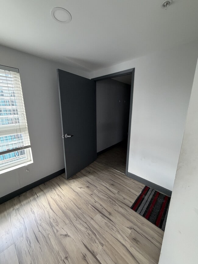 Building Photo - 258B Sunview St