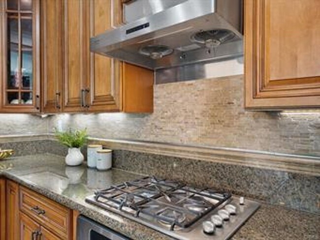 Building Photo - Beautifully Updated Model Home in the Prestigious, highly desirable Woodbridge