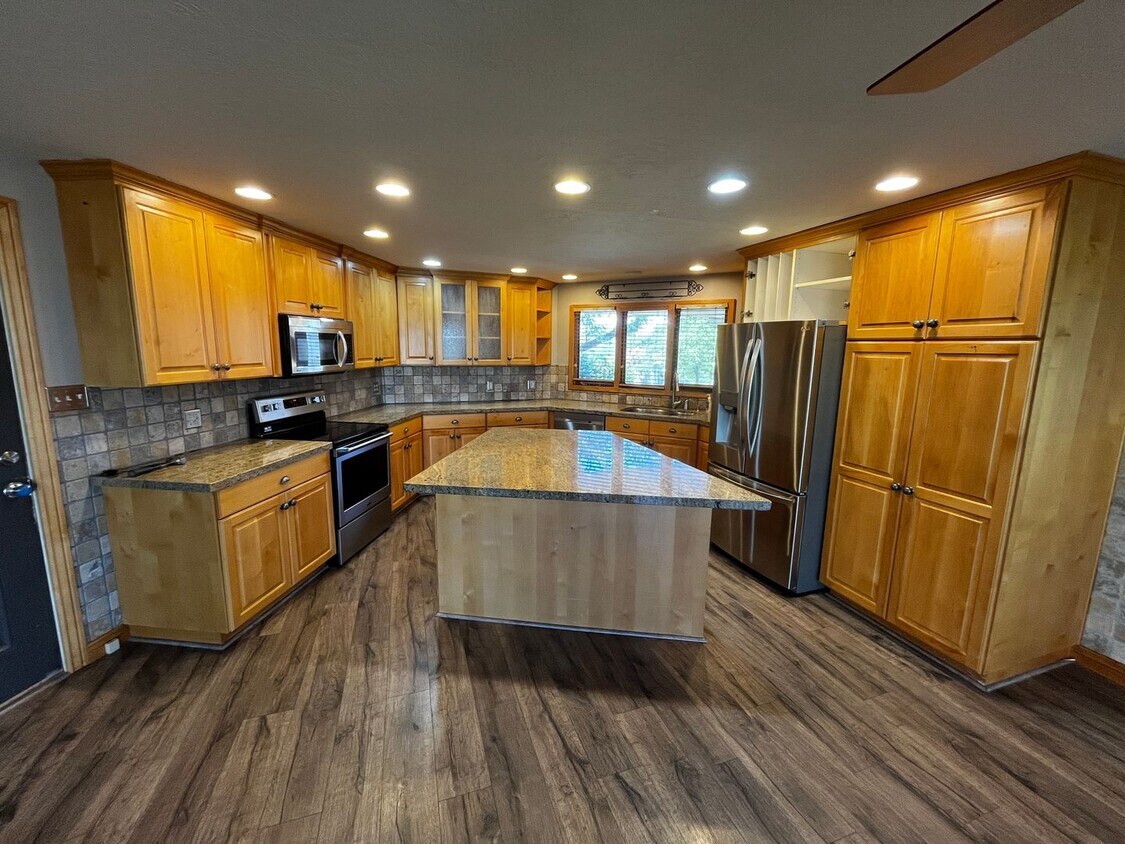 Beautiful 5 Bedroom/4 Bathroom in Bountiful - Beautiful 5 Bedroom/4 Bathroom in Bountiful