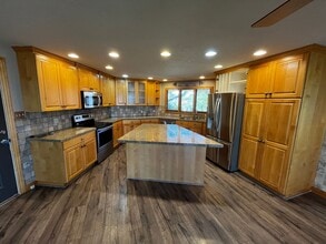 Building Photo - 933 Northern Hills Cir