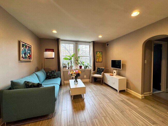 Foto del edificio - Modernized Fully Furnished 1BR, 1BA Condo at Arbors of Arlington