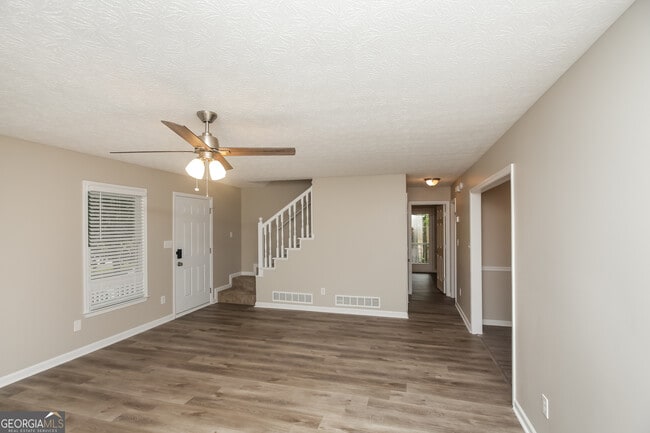 Building Photo - 133 Oak Landing Cir