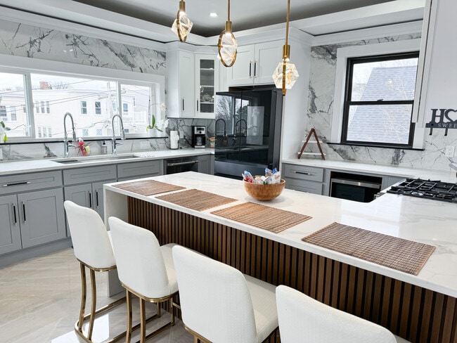 Building Photo - 31 Train St