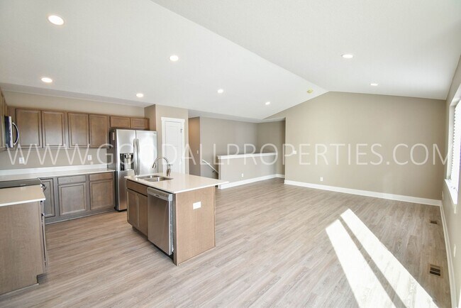 Foto del edificio - 3 Bedroom, 2 Bathroom Single Family Ranch with 2-Car attached garage