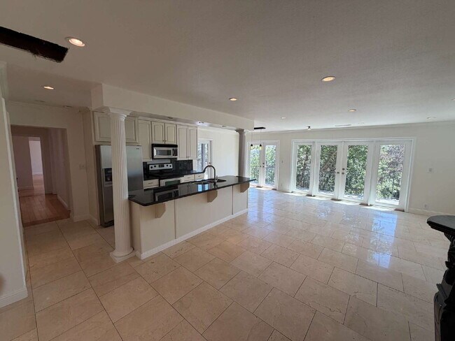 Building Photo - "Charming 2-Bedroom Retreat with Granite Accents & Gleaming Hardwood Floors in Lafayette!"