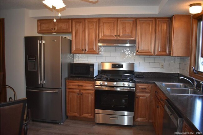 Building Photo - 28 Middle Rd