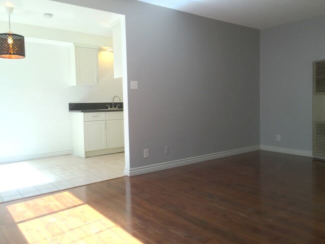 Building Photo - 420 N Marguerita Ave