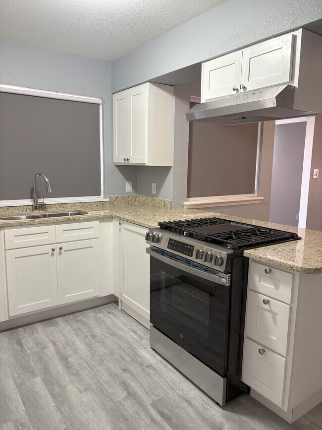 Building Photo - 2819 Anise Dr