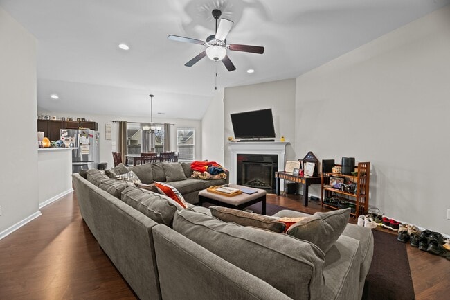 Building Photo - 211 Lynden Ln