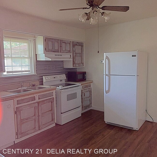 Building Photo - 3 br, 2 bath House - 909 Hickory St.