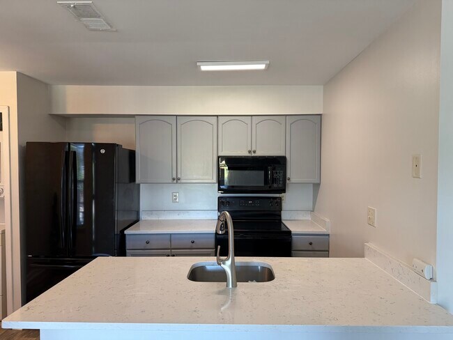 Foto del edificio - 8610 Beekman Pl
