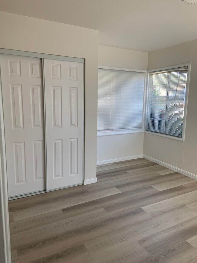 Building Photo - 926 Juana Ave