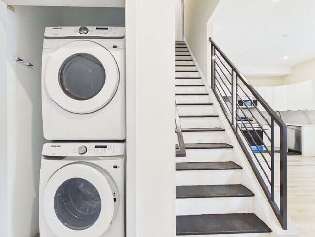 Foto del edificio - 2nd Street Lofts -Newly Constructed Modern Apartments