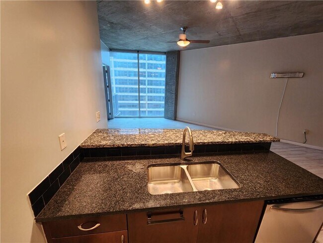 Foto del edificio - 400 W Peachtree St NW