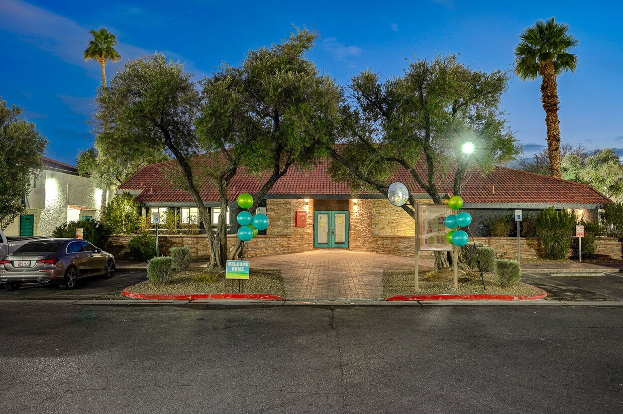 Primary Photo - Valencia Apartments