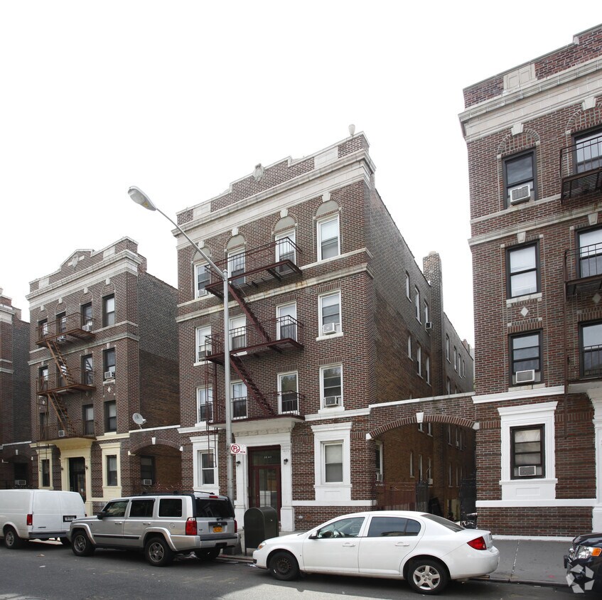 Building Photo - 30-87 33rd St