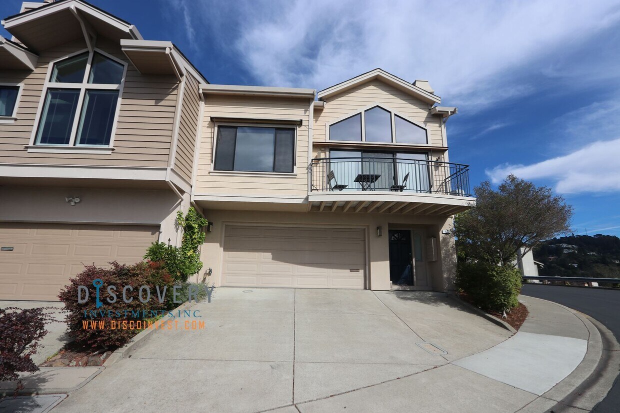Primary Photo - March Rent Free! Hiller Highlands Modern T...