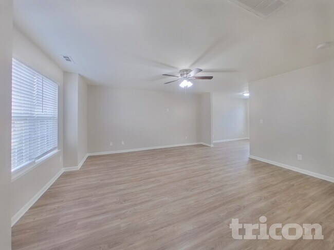 Foto del edificio - 7117 Roaming Path Ct